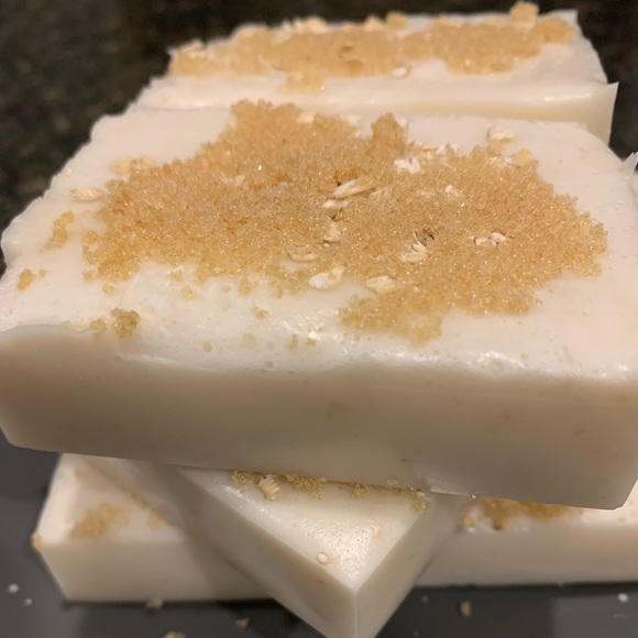 Sweet vanilla oatmeal & brown sugar goats milk bar soap - Picture 3 of 4